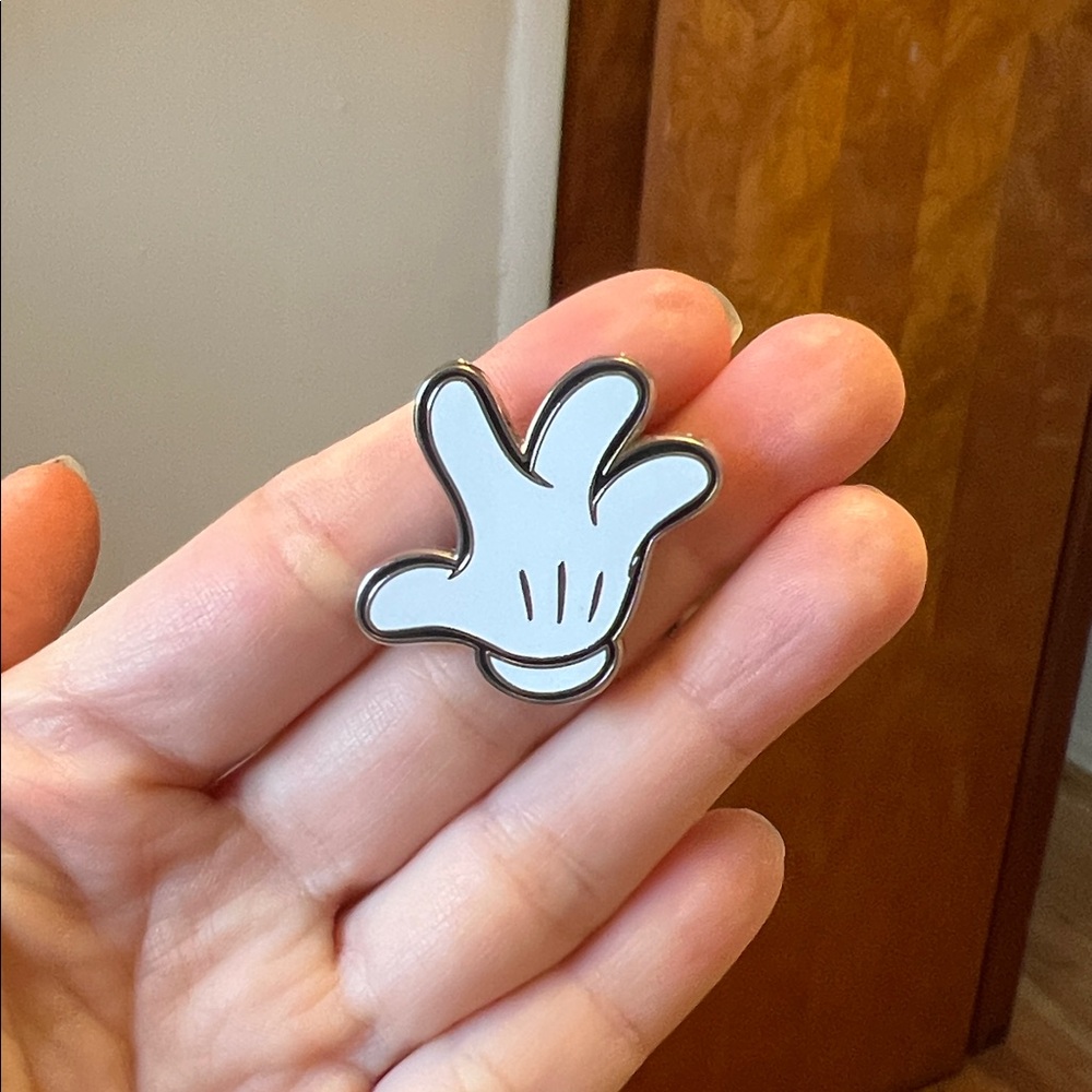 Disney Mickey Mouse White Cartoon Glove Pin